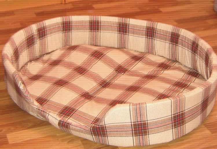Вот так выглядит овальный лежак для собаки, который можно легко изготовить своими руками.